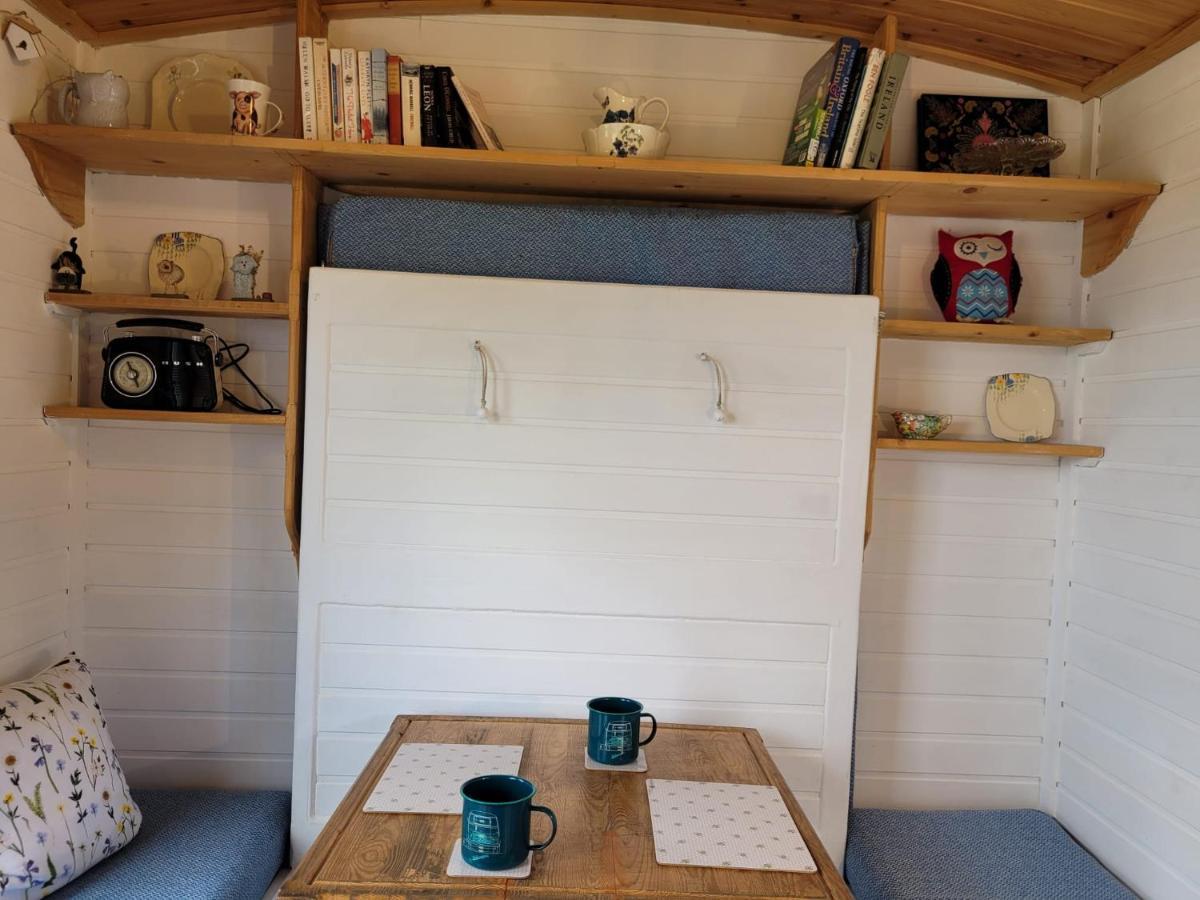 The Shepherds Hut At Forestview Farm Greenisland Exterior foto