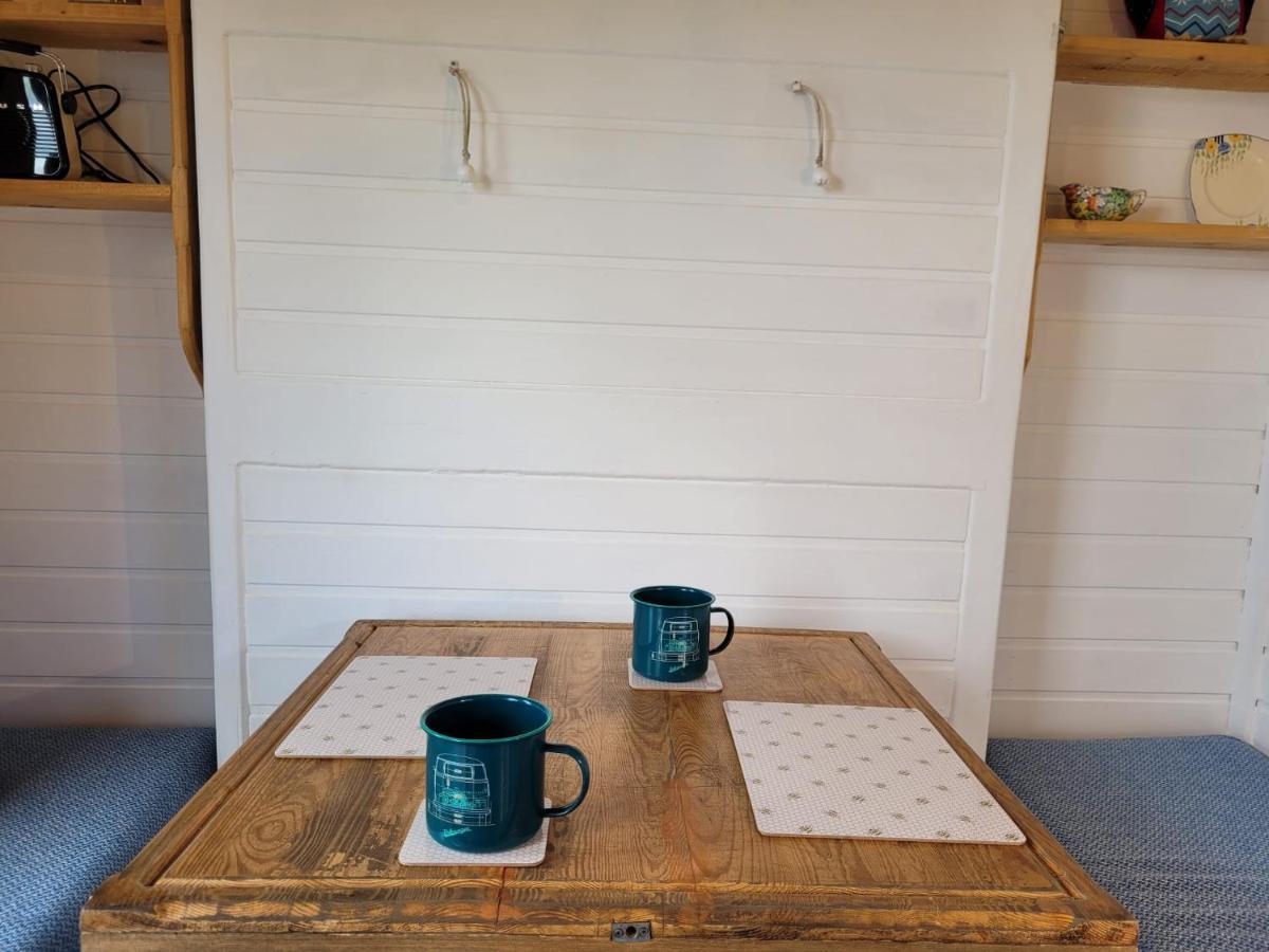 The Shepherds Hut At Forestview Farm Greenisland Exterior foto