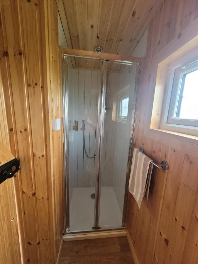 The Shepherds Hut At Forestview Farm Greenisland Exterior foto