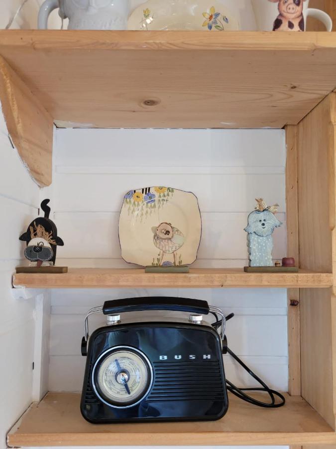 The Shepherds Hut At Forestview Farm Greenisland Exterior foto